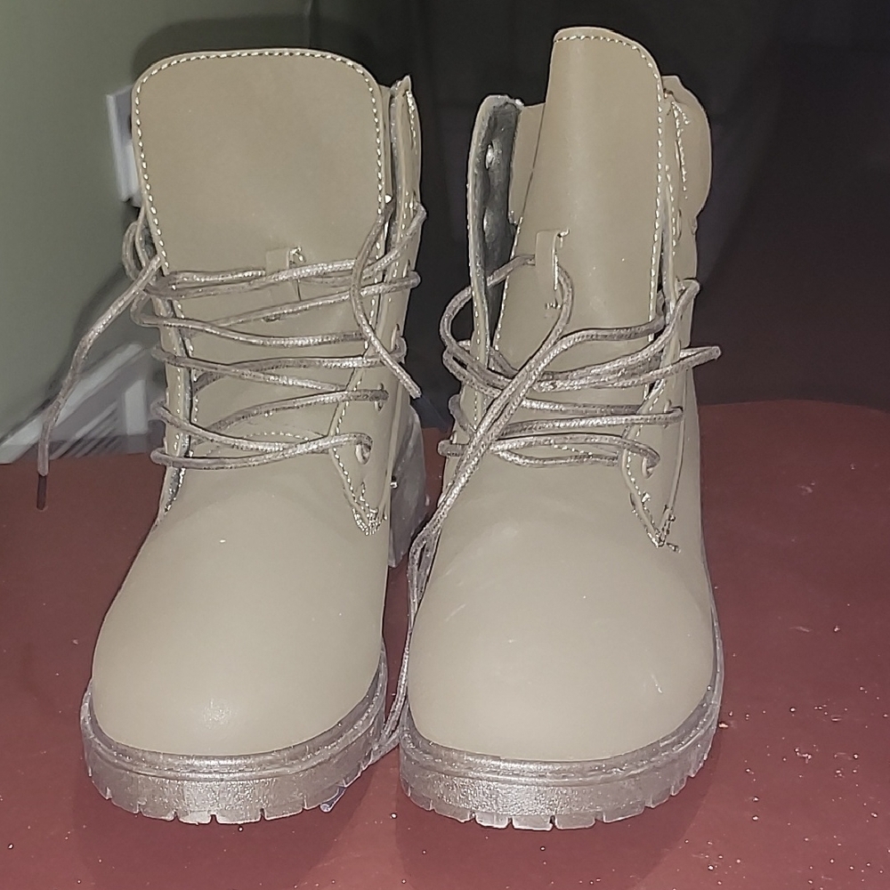 Rouge Helium Olive Combat Boots Size 9 NWT Lace Up Lug Sole